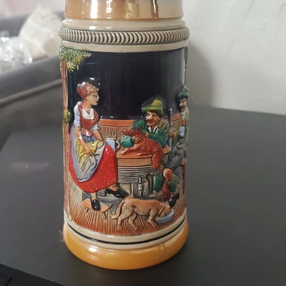 Original Thewalt German Beer Stein/Tankard With Pewter Lid Metalic Tan Trim